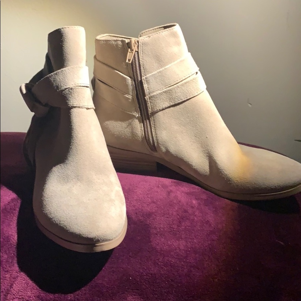 Guess boots